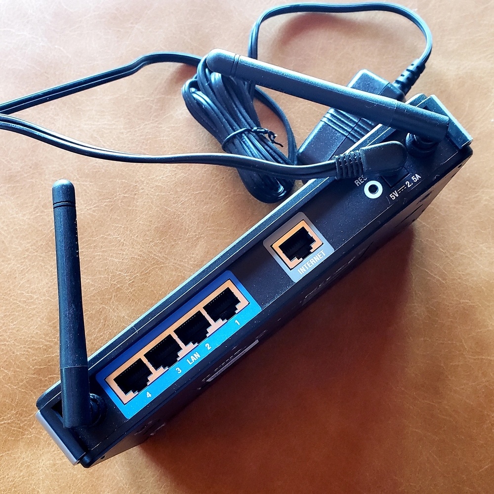 D-LINK DIR-615 Wireless Router with Dual Antennas in Box - EUC - Picture 6 of 15